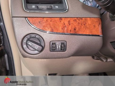 Used 2014 Chrysler Town & Country Touring-L w/ Driver Convenience Group image 26