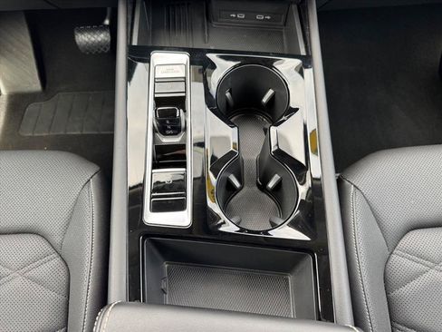 Used 2025 Volkswagen Atlas SE AWD/4WD image 17