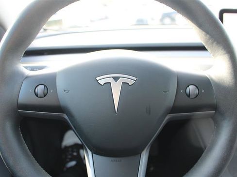 Used 2023 Tesla Model 3 Standard Range image 15