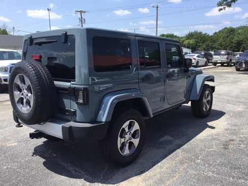 Used 2014 Jeep Wrangler Unlimited Sahara w/ Connectivity Group AWD/4WD image 5