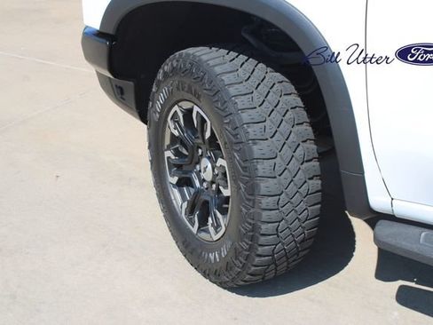 Used 2025 Chevrolet Silverado 1500 ZR2 w/ Technology Package AWD/4WD image 9