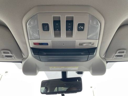 Used 2019 Subaru Ascent Touring AWD/4WD image 25