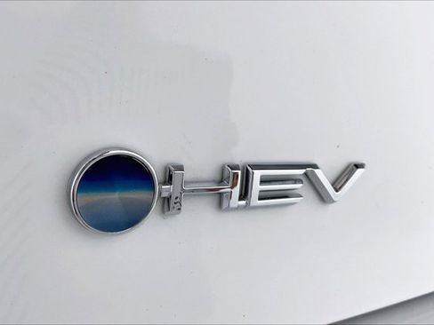 Used 2025 Toyota Camry SE image 33