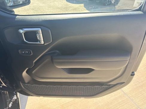 Used 2025 Jeep Gladiator Sport image 13