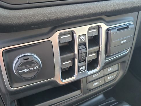 Used 2024 Jeep Wrangler Unlimited Sport AWD/4WD image 24
