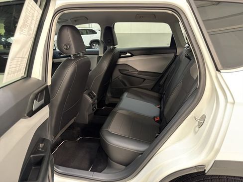 Certified 2023 Volkswagen Taos SE FWD image 21