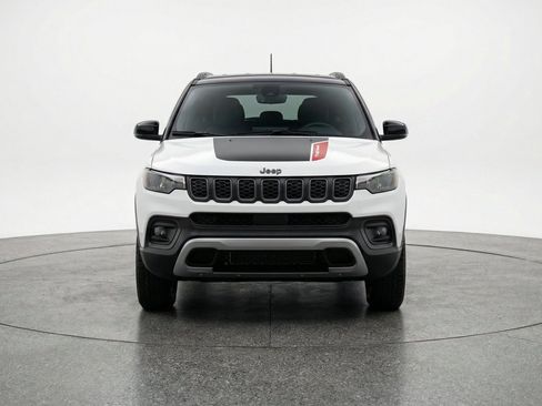 Used 2025 Jeep Compass Trailhawk AWD/4WD image 2