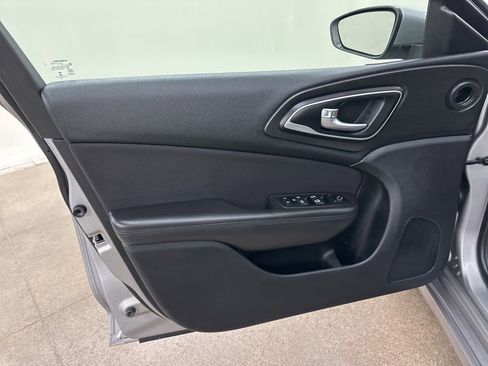 Used 2015 Chrysler 200 Limited image 31