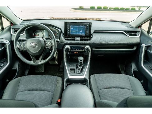 Used 2020 Toyota RAV4 LE FWD image 19