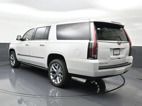 Used 2020 Cadillac Escalade ESV Premium Luxury RWD image 3