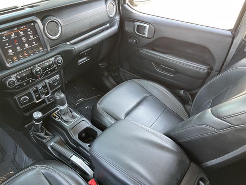 Used 2020 Jeep Gladiator Overland AWD/4WD image 15