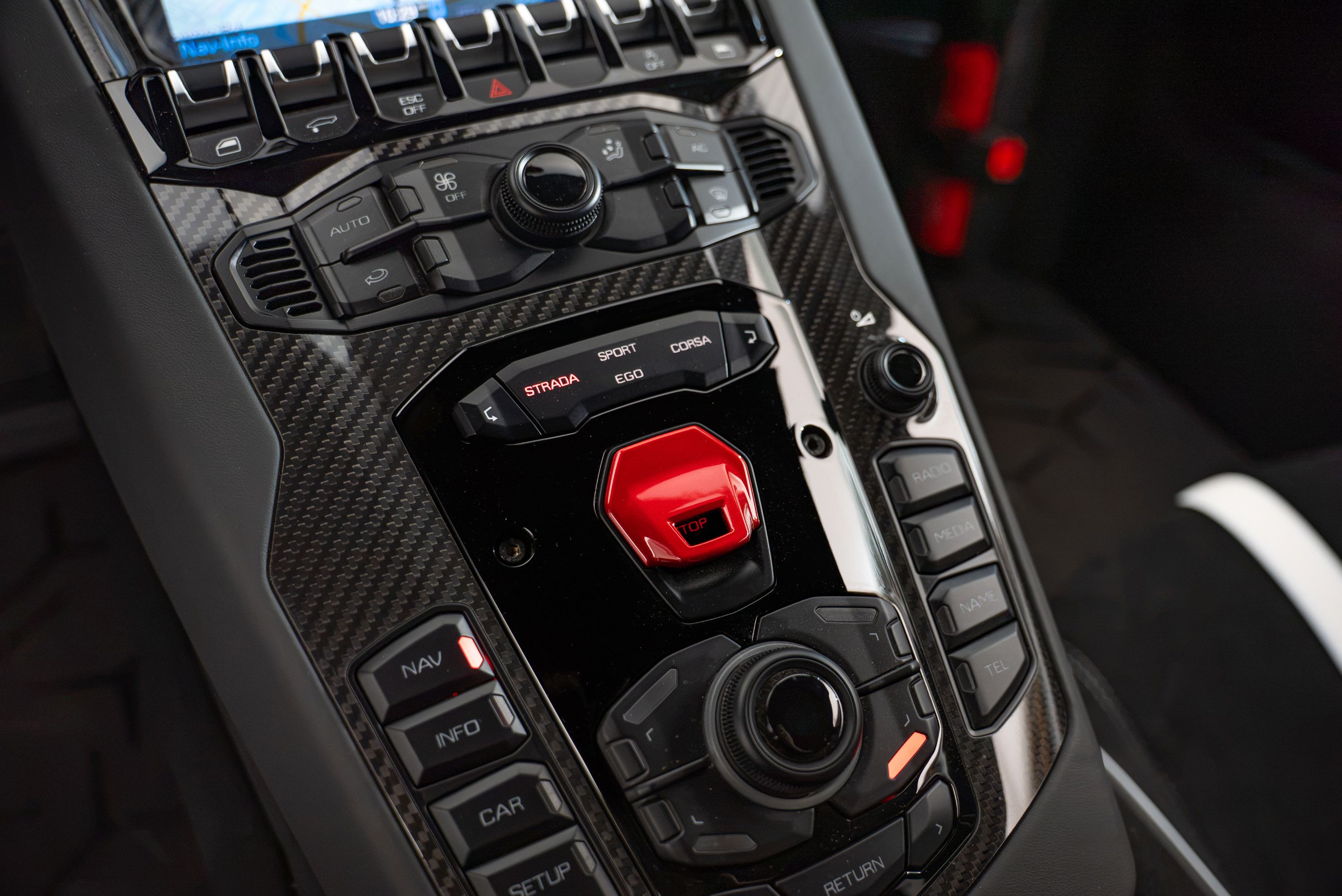 Used 2020 Lamborghini Aventador SVJ AWD/4WD image 15