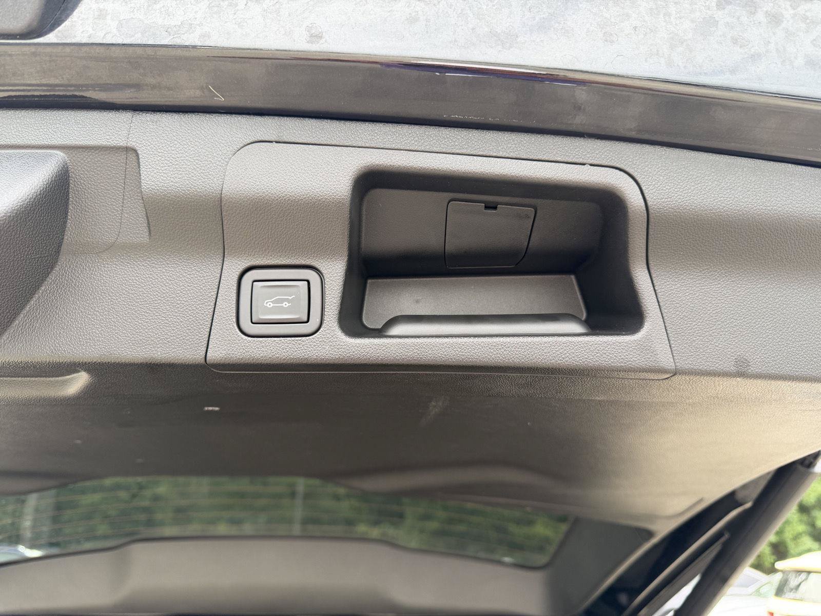 Used 2021 GMC Acadia SLE w/ Driver Convenience Package FWD image 24