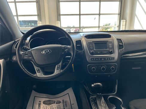 Used 2014 Kia Sorento LX AWD/4WD image 16