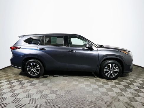 Used 2022 Toyota Highlander XLE AWD/4WD image 8