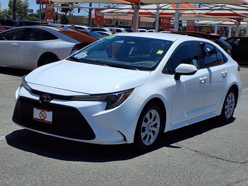 Used 2023 Toyota Corolla LE w/ Carpet Mat Package (TMS) FWD image 3
