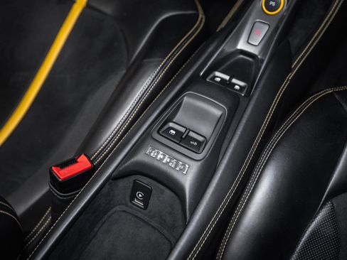 Used 2023 Ferrari F8 Tributo RWD image 39