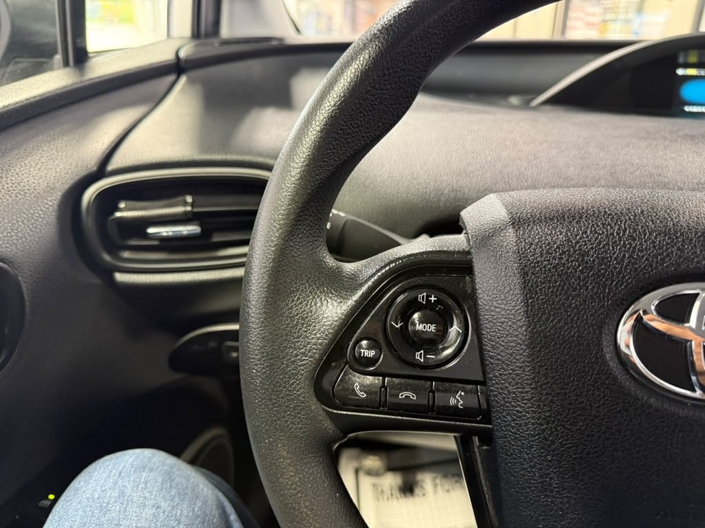 Used 2022 Toyota Prius LE FWD image 10