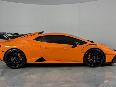 Used 2022 Lamborghini Huracan STO RWD image 16