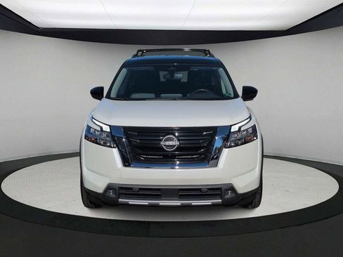 Used 2022 Nissan Pathfinder SL image 3