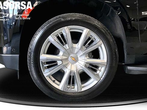 Certified 2024 Chevrolet Suburban High Country w/ Advanced Technology Package AWD/4WD image 8