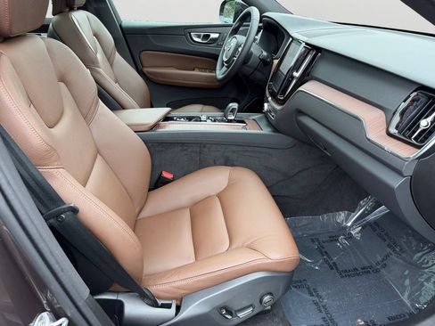 Certified 2024 Volvo XC60 B5 Plus w/ Protection Package Premier AWD/4WD image 8