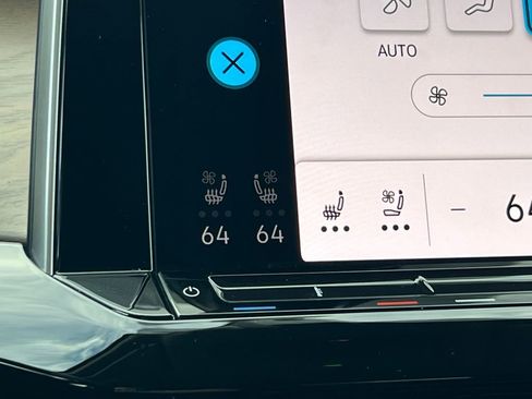 Used 2025 Volkswagen Atlas SE image 28