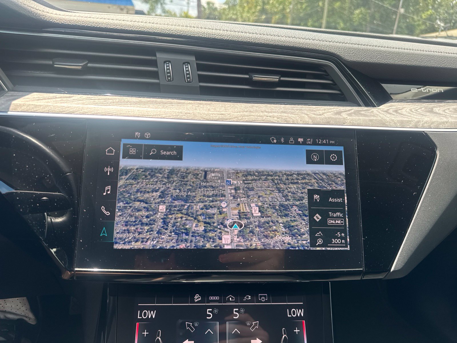 Used 2022 Audi e-tron Premium Plus AWD/4WD image 29