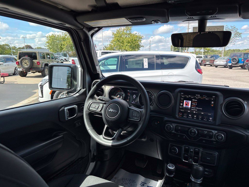 Used 2023 Jeep Gladiator Sport AWD/4WD image 23