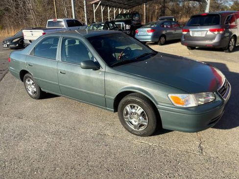 Used 2000 Toyota Camry LE image 2