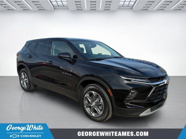 Used 2025 Chevrolet Blazer LT AWD/4WD image 1