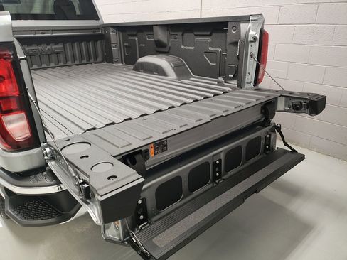 New 2025 GMC Sierra 2500 SLE w/ SLE Convenience Package image 18