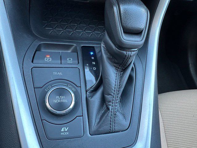 Used 2021 Toyota RAV4 LE AWD/4WD image 25