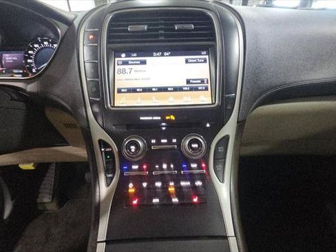 Used 2018 Lincoln MKX Select w/ Select Plus Package AWD/4WD image 17