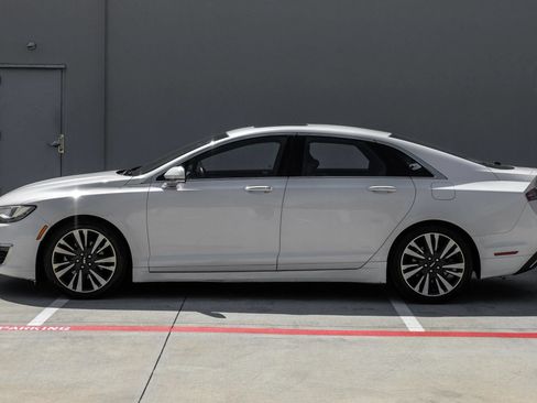 Used 2017 Lincoln MKZ Reserve FWD image 17