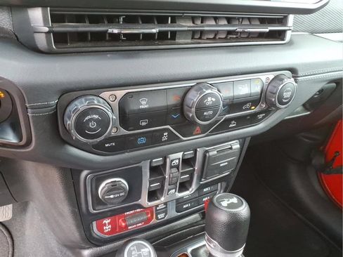 Used 2024 Jeep Wrangler Unlimited Rubicon 4xe AWD/4WD image 27