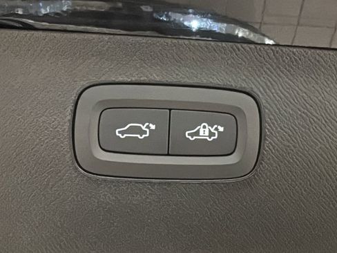 New 2026 Volvo XC90 T8 Plus w/ Protection Package Premier image 32