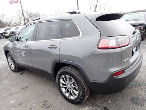 Used 2021 Jeep Cherokee Latitude Plus w/ Mopar Interior Package image 5