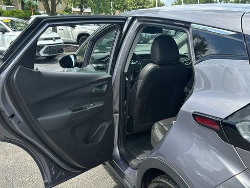 Used 2023 Chevrolet Bolt LT w/ Infotainment Package FWD image 28