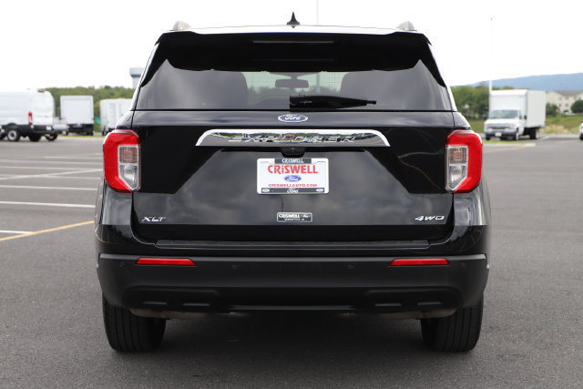 Used 2023 Ford Explorer XLT AWD/4WD image 3