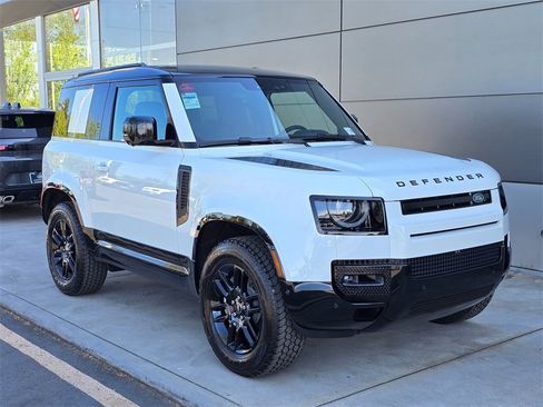 New 2025 Land Rover Defender 90 X-Dynamic SE image 8