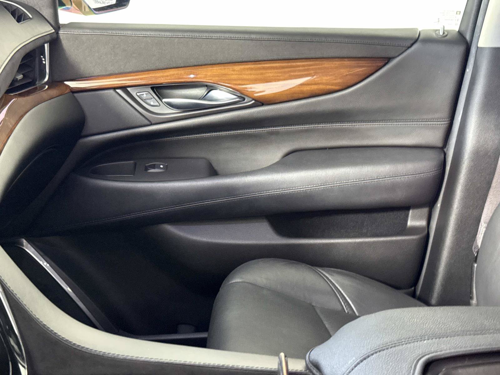 Used 2016 Cadillac Escalade 2WD image 21