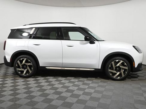 Used 2025 MINI Cooper Countryman S w/ Comfort Package Max image 8