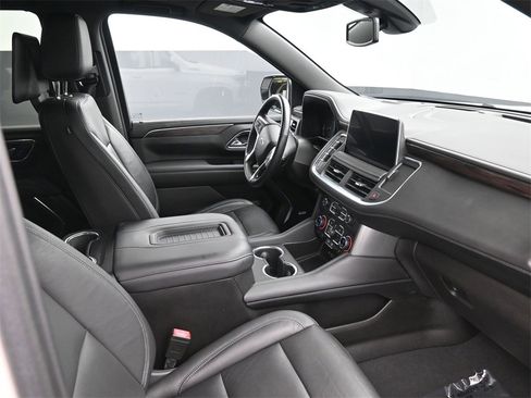 Used 2021 Chevrolet Tahoe Z71 w/ Z71 Off-Road Package image 2