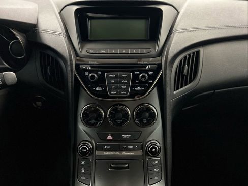 Used 2015 Hyundai Genesis 3.8 image 14