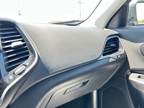 Used 2020 Jeep Cherokee Limited AWD/4WD image 39