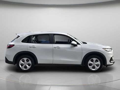 Used 2023 Honda HR-V LX image 3