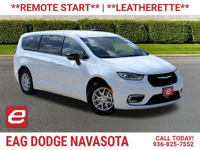 New 2026 Chrysler Pacifica Select