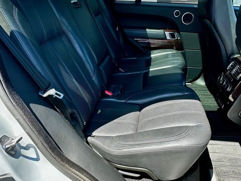 Used 2014 Land Rover Range Rover HSE image 12