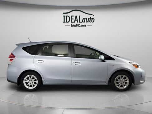 Used 2016 Toyota Prius V Five image 4